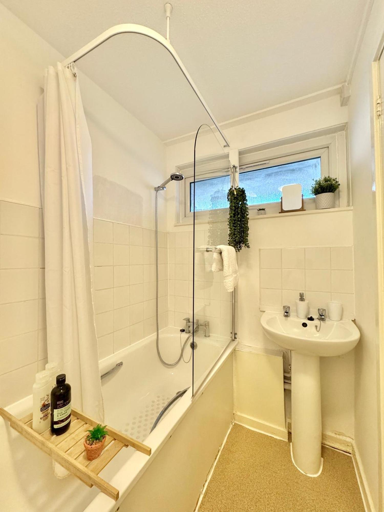 Stunning Apartment, Sleeps 4, Central London, 1 Bedroom, Zone 1, Kennington - Open For Business Stays, Long Stays And Families Relocating 外观 照片